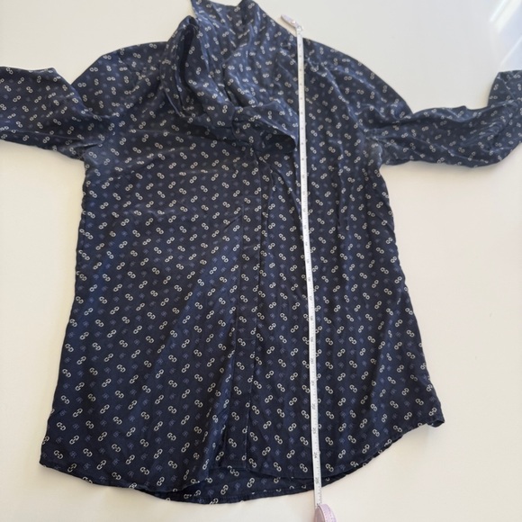 Banana Republic-Women’s 100% Silk Blouse-Navy-Neck Tie-Classic-Chainlink-Size 2 - Picture 12 of 15